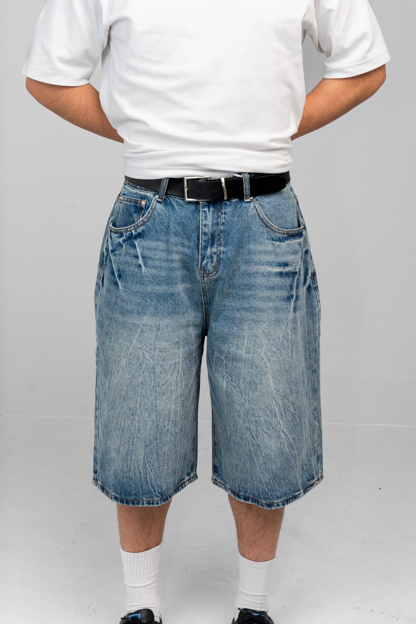 AG Goup Classic Distressed Jorts