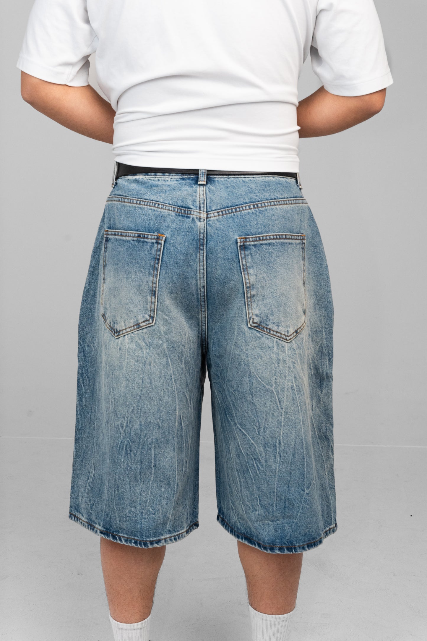 AG Goup Classic Distressed Jorts