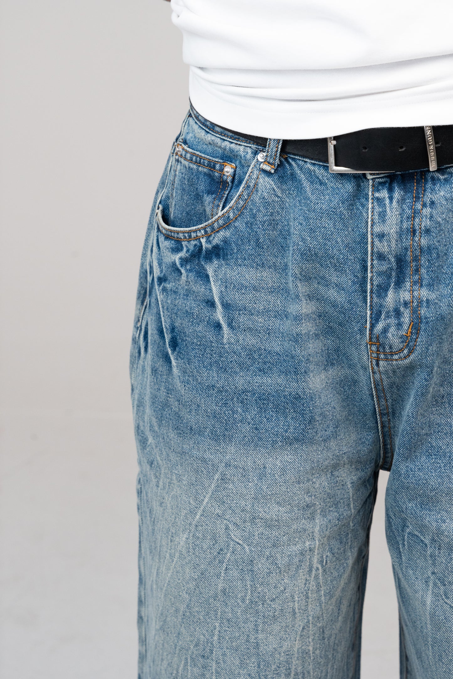 AG Goup Classic Distressed Jorts